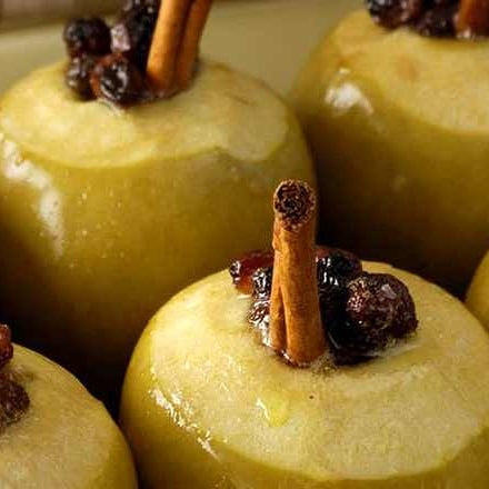 Baked Apples with Cinnamon Sticks – Fitbakes®